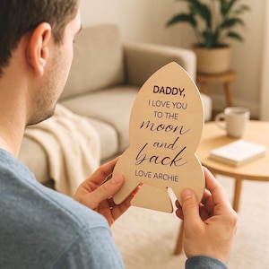 Personalisiertes Vatertagsgeschenk vom Kind - Liebe dich bis zum Mond und zurück Rakete Plakette - Individuelles Papa Geschenk - Einzigartiges Papa Andenken
