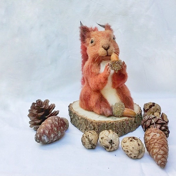 Needle felting squirrel ;Newborn Photography Prop; wool felt;  pet portrait; squirrel decor; Needle felted squirrel ;felted animals; 15 cm.