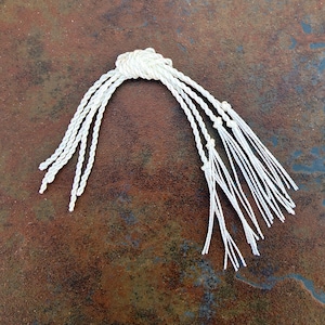 10” Nylon Replacement Poppers\Crackers for whips. 10 white nylon popper\crackers. Fits all whips with replaceable popper\cracker.