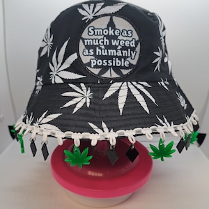 Sombrero de pescador de marihuana con parche "Fuma tanta hierba como sea humanamente posible" / Sombrero de festival / Sombrero de rave - con o sin dijes