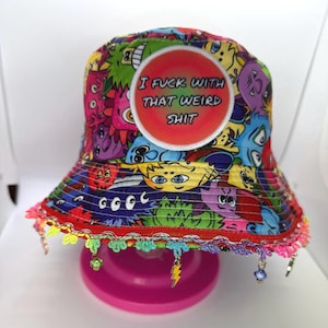 Me meto con esa mierda rara Sombrero de pescador / Sombrero de festival / Sombrero de rave - con o sin dijes o parche