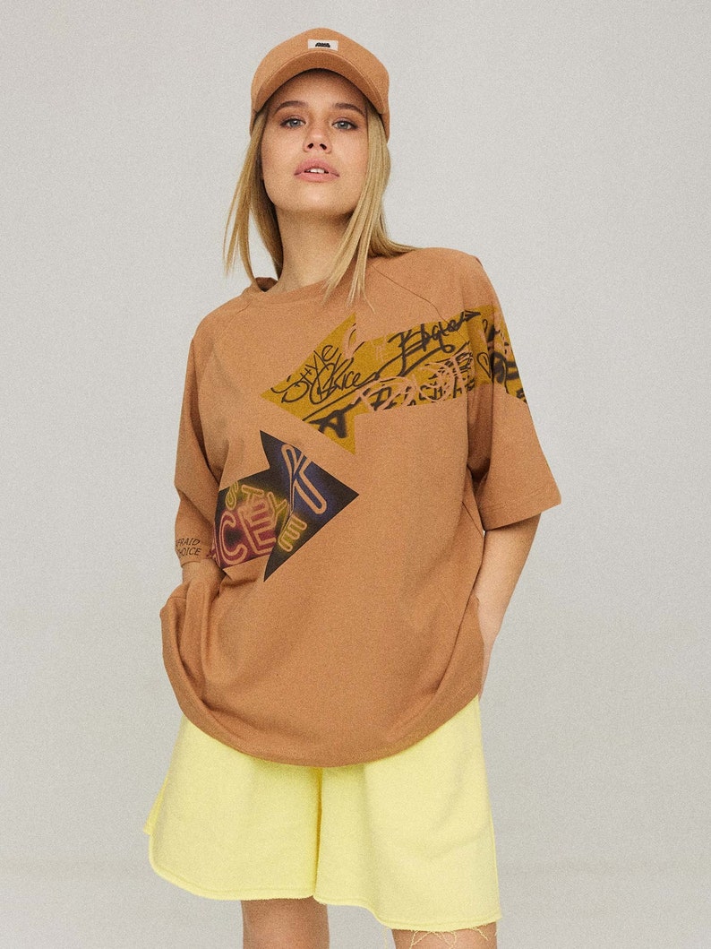 Loose t-shirt in a casual style, t-shirt, brown tshirt, printed tshirt, cartoon design, color print, ukrainian production, geometric pattern image 2