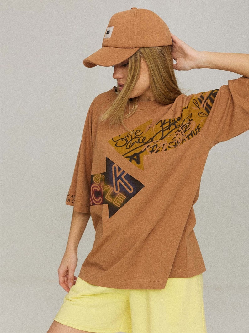 Loose t-shirt in a casual style, t-shirt, brown tshirt, printed tshirt, cartoon design, color print, ukrainian production, geometric pattern image 8