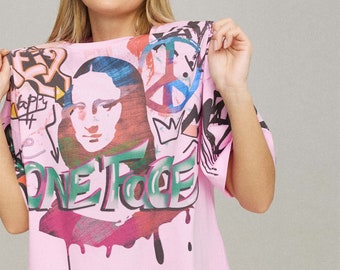 Designer t-shirt, pink oversized t-shirt, women's t-shirt, loose-fit cotton t-shirt, art print t-shirt, Mona Lisa print