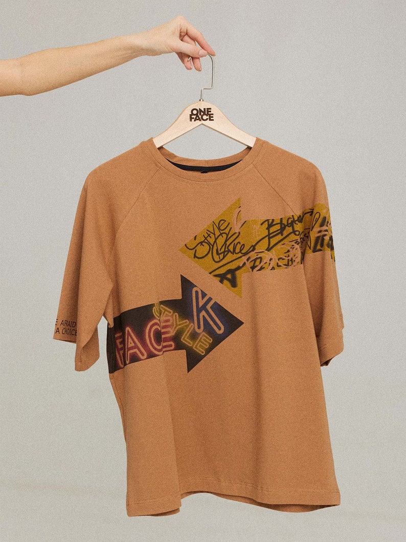 Loose t-shirt in a casual style, t-shirt, brown tshirt, printed tshirt, cartoon design, color print, ukrainian production, geometric pattern image 9