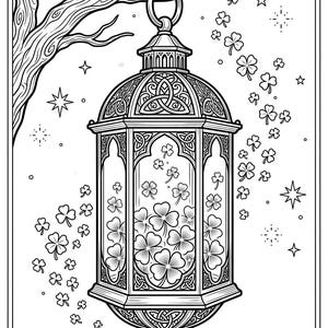 Puede incluir: Ilustración en blanco y negro de una linterna con diseño celta, llena de tréboles. La linterna cuelga de una rama de árbol, con estrellas y más tréboles esparcidos alrededor. Un diseño detallado y decorativo.
