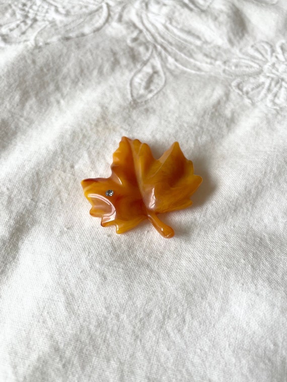 1980s Avon Dew Touch Lucite Maple Leaf Pin