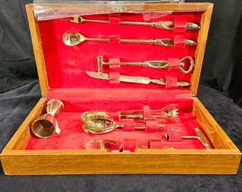 Set di strumenti da barra in bronzo massiccio vintage MCM da 9 pezzi in nichel-bronzo tailandese in custodia di legno.