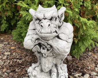 Gargouille en pierre avec épée Guardian Gargoyle figurine Créatures fantastiques pour la décoration de jardin Décoration gothique pour la maison