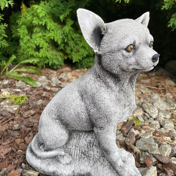 Figurine réaliste de Chihuahua Sculpture de chien Jardin Chihuahua Pierre commémorative pour animaux de compagnie Béton Mémorial de chien Chihuahua