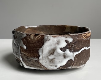 Chawan Kurinuki abstrato em tons de marrom e branco / Tigela para chá Matcha / 11,9 cm x 6,4 cm / @sominkang_ceramics