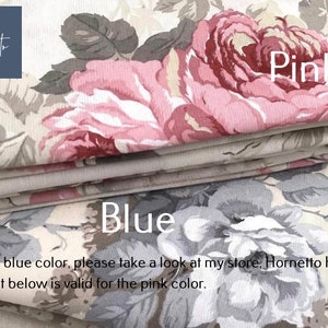Puede incluir: Dos muestras de tela con un patr&oacute;n floral. La muestra superior es rosa con fondo blanco y la muestra inferior es azul con fondo blanco. El texto "Pink" est&aacute; escrito en la muestra superior y el texto "Blue" est&aacute; escrito en la muestra inferior. El texto "Para el color azul, por favor eche un vistazo a mi tienda, Hornetto Home." est&aacute; escrito debajo de las muestras. El texto "La lista a continuaci&oacute;n es v&aacute;lida para el color rosa." est&aacute; escrito debajo del texto anterior.