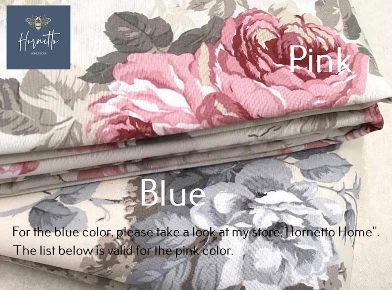 Puede incluir: Dos muestras de tela con un patr&oacute;n floral. La muestra superior es rosa con fondo blanco y la muestra inferior es azul con fondo blanco. El texto "Pink" est&aacute; escrito en la muestra superior y el texto "Blue" est&aacute; escrito en la muestra inferior. El texto "Para el color azul, por favor eche un vistazo a mi tienda, Hornetto Home." est&aacute; escrito debajo de las muestras. El texto "La lista a continuaci&oacute;n es v&aacute;lida para el color rosa." est&aacute; escrito debajo del texto anterior.