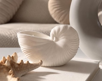 Muschelerze aus Sojawachs, Nautilus Muschel, Duftkerze im Jesmonite Muschelgefäß, handgemachte Sojawachskerze, Coastal Deko, Muschelsoja