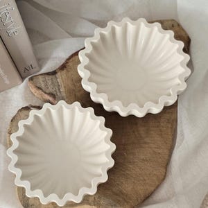 Dekoschale mit Wellenrand, Schmuckschale für Ringe & Ohrringe, Ablageschale, Dekotablett, Kosmetikablage, Scalloped Bowl, Deko imagen 1