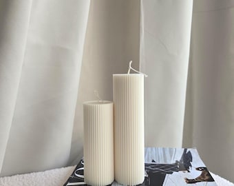 Stumpenkerze aus Sojawachs, Geriffelte Kerze, Bougie pilier, Scandi Deko, Zwei Größen, handgegossen