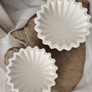 Dekoschale mit Wellenrand, Schmuckschale für Ringe & Ohrringe, Ablageschale, Dekotablett, Kosmetikablage, Scalloped Bowl, Deko 2er-Set
