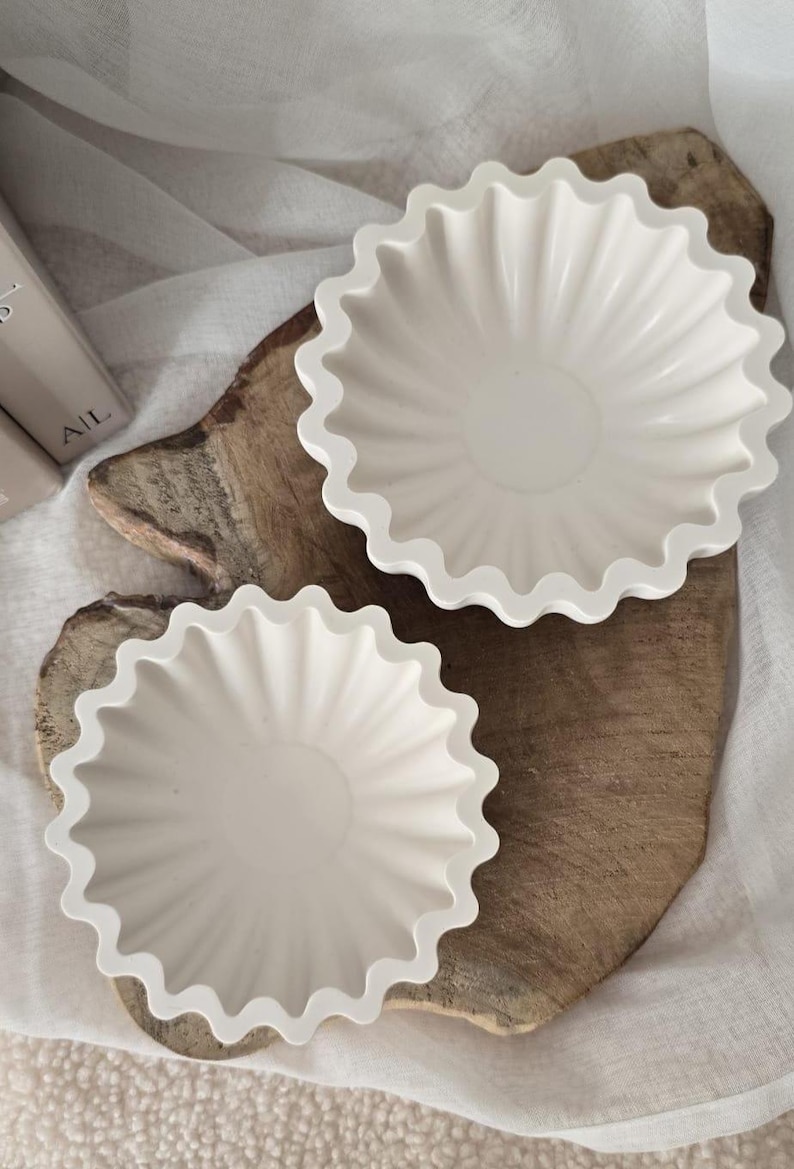 Dekoschale mit Wellenrand, Schmuckschale für Ringe & Ohrringe, Ablageschale, Dekotablett, Kosmetikablage, Scalloped Bowl, Deko 2er-Set