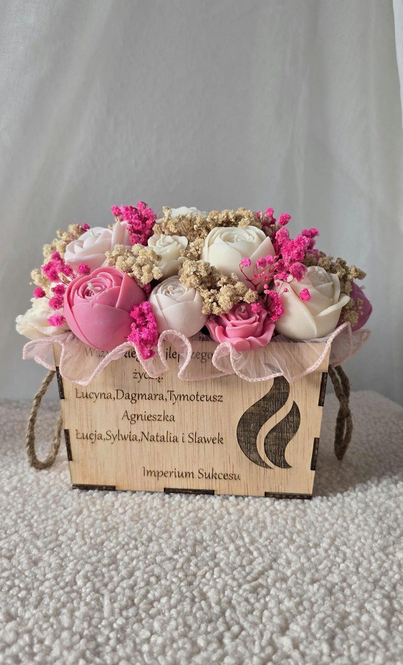 Sojawachs Kerzen Blumenstrauß in Holzbox mit Gravur, personalisiertes Geschenk, handgemachte, individuell wählbar, Frauentag Geschenk zdjęcie 5