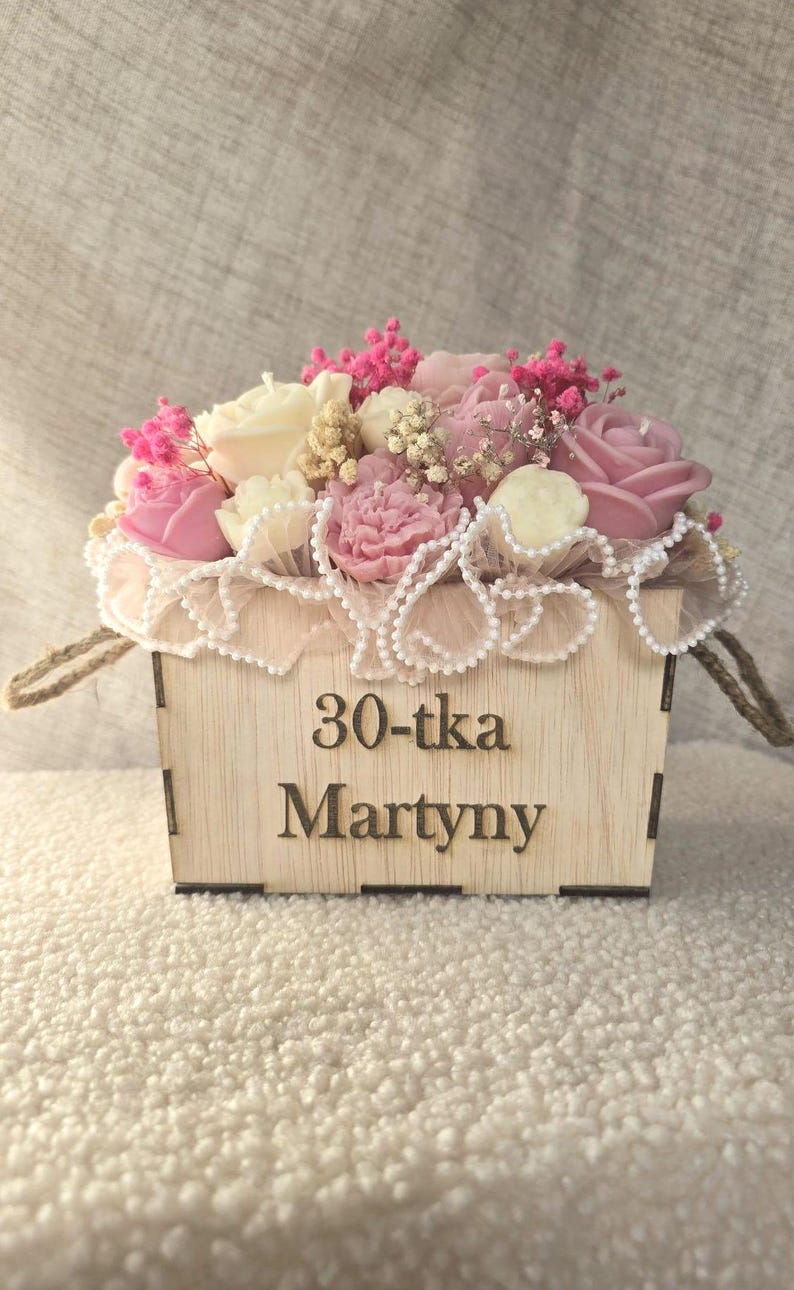 Sojawachs Kerzen Blumenstrauß in Holzbox mit Gravur, personalisiertes Geschenk, handgemachte, individuell wählbar, Frauentag Geschenk zdjęcie 3