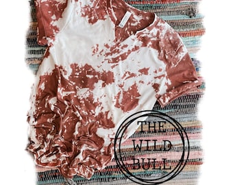 camiseta blanqueada en blanco