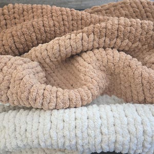 Fall Jumbo Knit Blanket, Fall Housewarming Gift, Warm Puffy Blanket, Chenille Throw, Beige, Scone & Carmel Chunky Blanket, Farmhouse