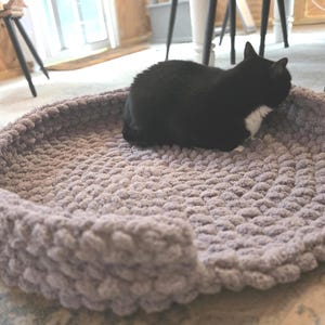 Customizable Hand Knit Chunky Chenille Pet Bed: Cozy Cat & Dog Furniture