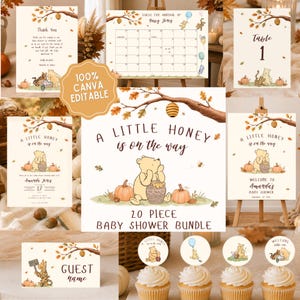 Pode incluir: Um conjunto de papelaria para chá de bebê de 20 peças com ilustrações do Ursinho Pooh, folhas de outono, abóboras e potes de mel. Inclui convites, um calendário, placas de mesa e topos de cupcake com o texto A Little Honey Is On The Way.