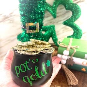 Dekoracja na tacę z motywem Świętego Patryka | Garnek złotych monet lub złotych samorodków | Uroczy i zabawny irlandzki wystrój