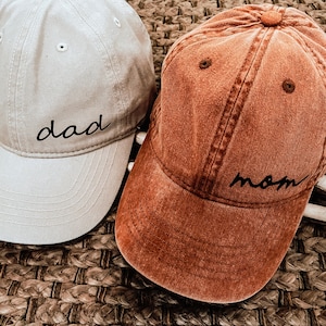 Mom and Dad Hats, Pregnancy Announcement Hats, Gender Reveal Hats, Cute Mom Dad Hats, Prenancy Reveal Hats, Announcement Idea Caps Cute