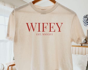 Camiseta holgada personalizada para esposa Comfort Colors®, camiseta personalizada para recién casados, camiseta de luna de miel, camiseta de material para esposa, camiseta personalizada para aniversario de pareja