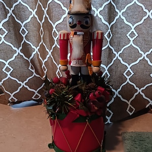 Nötknäppare på trumma