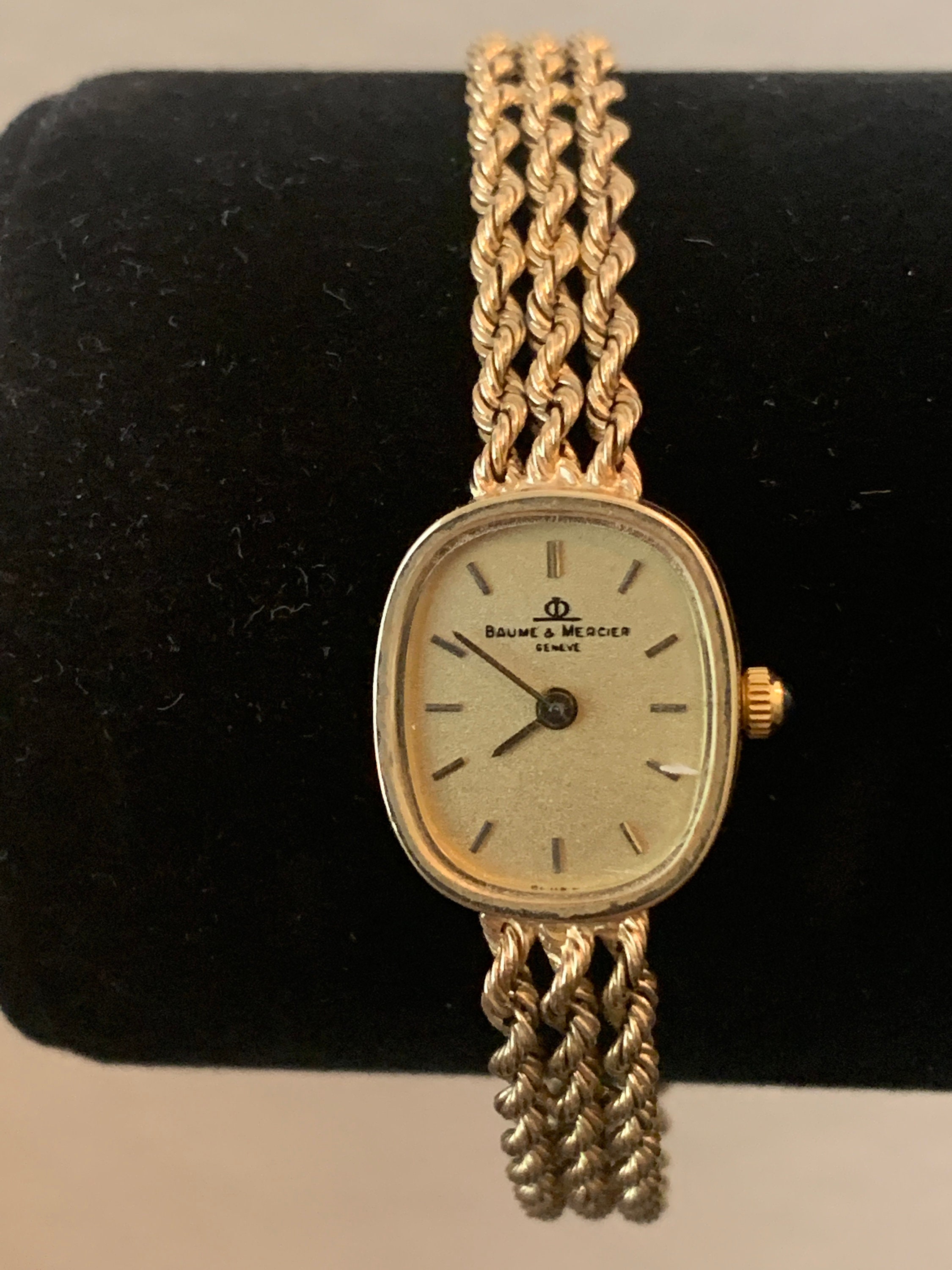 Vintage WristWatch. Baume & Mercier, w/Chain, 14K YG 19.4g, 18cm, 7mm. Collector's beautiful piece. No guarantee. Sold as is. Preowned 1970.