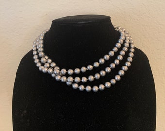 Vintage Collar Necklace. Grey Pearls, w/ 1.36m (54") long, 8.5mm (11/32") diam, 136g (4.8oz), knotted. Preowned circa the 1970s.