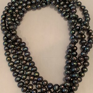 Vintage Pearl Collar Necklace. Black natural pearls, averages 8mm 5/16 diam, 1.6m 62 long, 140g 5oz, knotted. Preowned circa 1970s. image 4