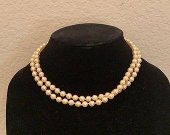 Vintage Collar Pearl. Milky Pearls. spherical w/ 81cm (32") L, 45.6g (1.61oz) W, 7mm (9/32") D, knotted. Preowned circa the 1970s.