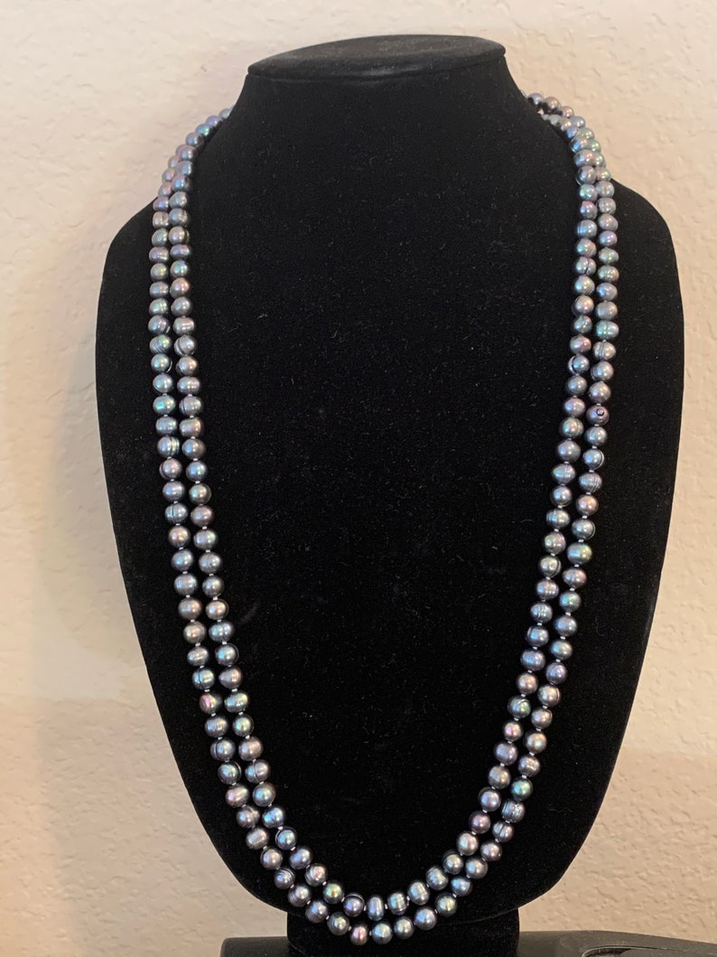 Vintage Pearl Collar Necklace. Black natural pearls, averages 8mm 5/16 diam, 1.6m 62 long, 140g 5oz, knotted. Preowned circa 1970s. image 2