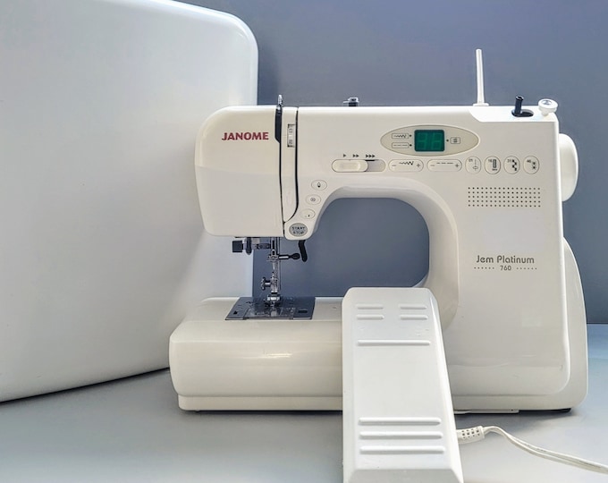 Janome Jem Platinum JP760 Ultraportable Computerized Sewing Machine by
