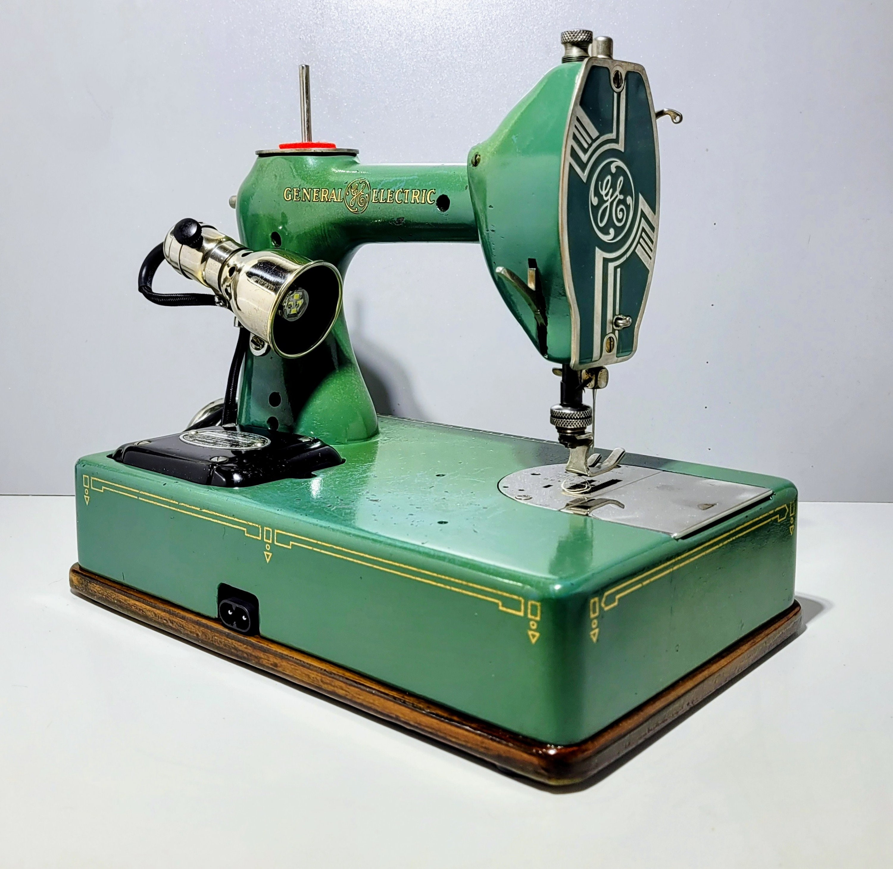 Vintage MODERN ELECTRIC Sewing Machine. Beautiful and Ornate - The Life and  Times of Gene G. Check