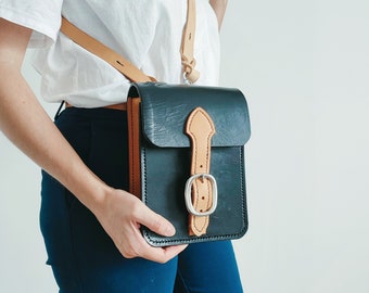 Large quarter shoulder bag. Recycled leather riding saddle. Handmade in Brittany. Gift for rider.