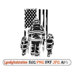 以下が含まれることがあります： アメリカの国旗の前を、ヘルメットをかぶった消防士が2人の子供と手を繋いで歩いている、白黒のシルエット。