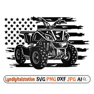 Puede incluir: Silueta en blanco y negro de un ATV con un fondo de bandera estadounidense desgastado. El ATV tiene cuatro ruedas y un manillar.