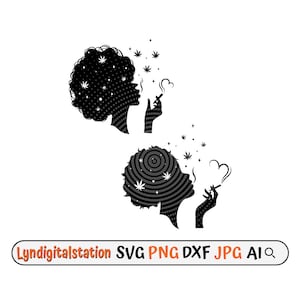 Op de afbeelding: Zwart-witte silhouet van een vrouw met een gestileerd afrokapsel dat rook uit een sigaret blaast. De rook is hartvormig. Het haar van de vrouw is gevuld met een patroon van sterren en marihuanabladeren.