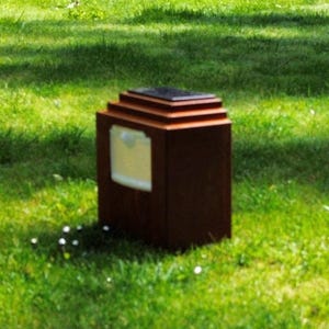 Mod.103 Lampe de jardin solaire en oxyde naturel Corten. Balise extérieure puissante avec détecteur de mouvement. Sans câbles.
