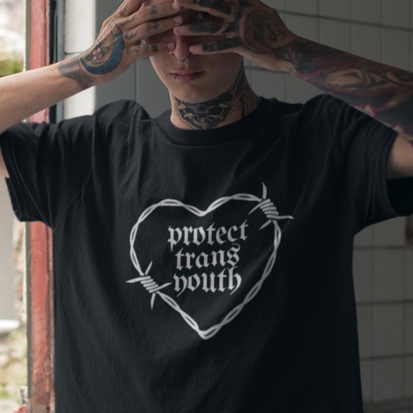 SKYDDA TRANSUNGDOMAR T-shirt, Stöd Transbarn, Vänster-T-shirt, Transallierad, Alternativa Kläder, Queer Gothic T-shirt, HBTQ Punk Gay, Transrättigheter