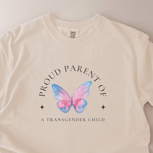 Camiseta "Mãe do Orgulho Trans", "Mãe Orgulhosa de uma Criança Transgênero", "Camiseta Proteja Crianças Trans", "Camiseta Borboleta Trans", "Orgulho do Meu Filho Trans"
