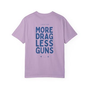 PROGRESSIV T-shirt, mer dragless guns-t-shirt, drag är inte ett brott, vapenreform nu, HBTQ-liberal t-shirt, queer t-shirt, stöd drag bild 5