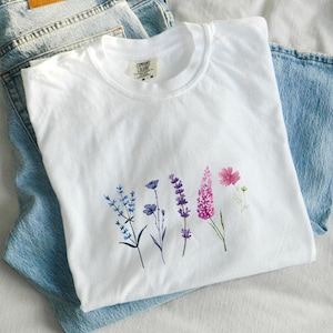 SUBTLE BISEXUAL SHIRT, Bisexual Wildflower Tshirt, Bi Pride 2025, Bisexual Cottagecore T-shirt, Bi Flag Colors, Bisexual Gift, Queer Shirts
