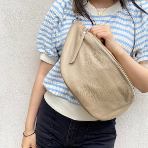Große Bauchtasche Leder mit Silberverschluss und Lede Schulterrieme,Großbodybag big,Umhängetasche Made in Italy,breiten Tragriemen passt