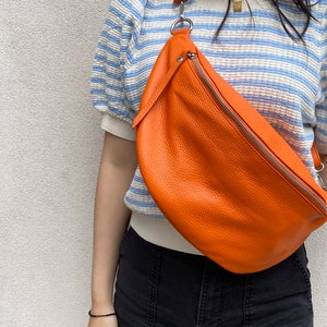 Orange Große Bauchtasche Leder mit Silberverschluss,Schultertasche  TOP Großbodybag,Umhängetasche Made in Italy Breitem Trageriemen passt